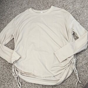 Lululemon size 4 long sleeve